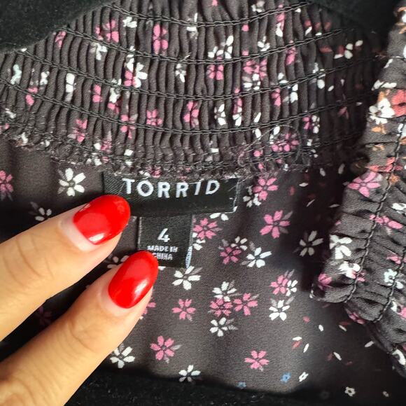Torrid Black + Pink White Floral Print Button Front Smocked Collar Blouse - 4X - Picture 4 of 11